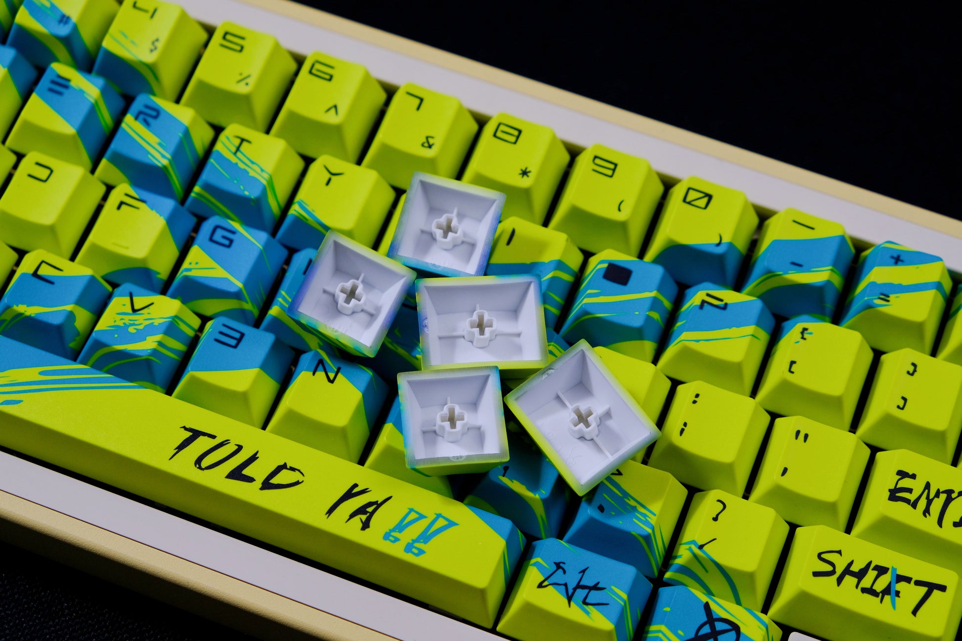 Against invalid Yellow Blue keycaps - joorkey
