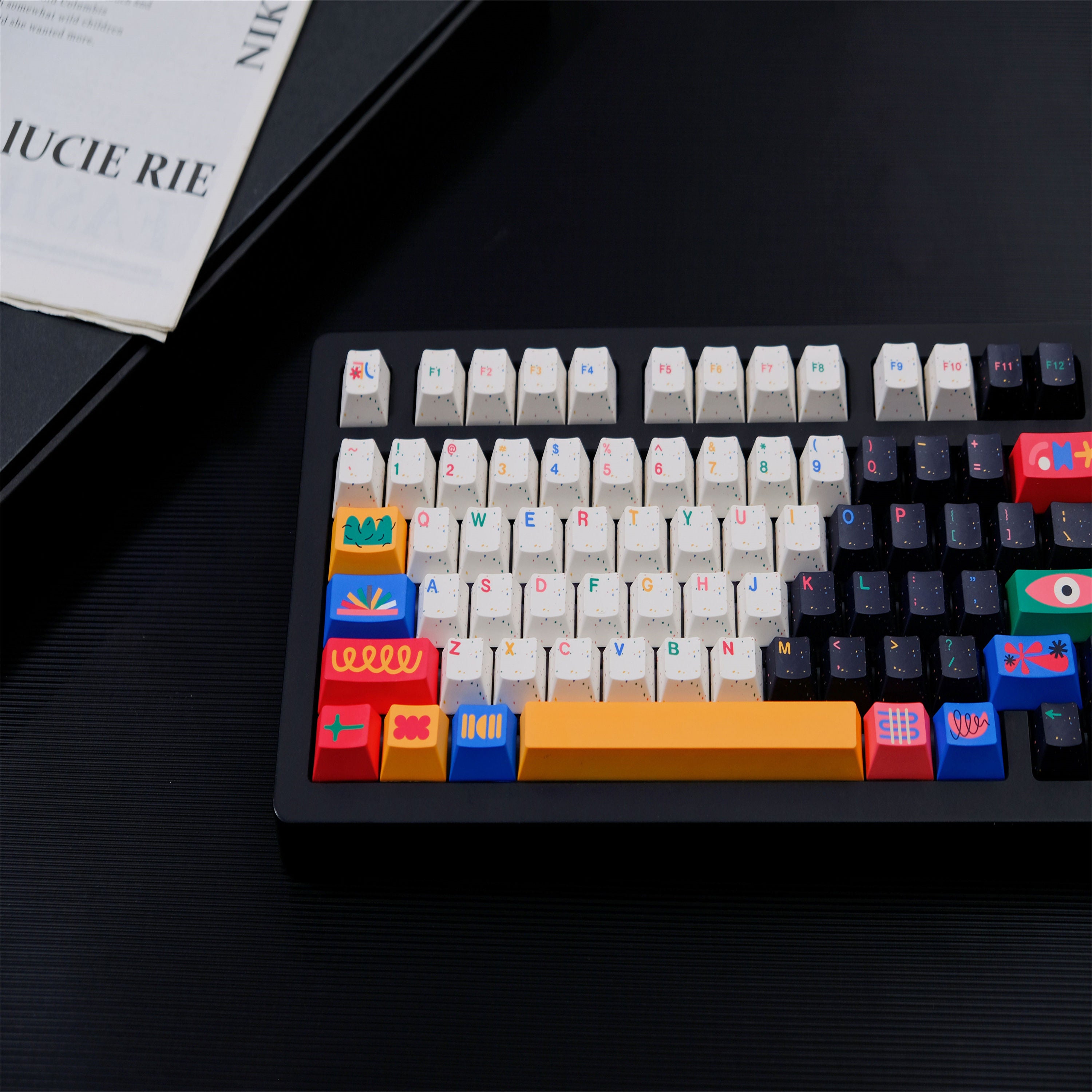 Motif keycaps
