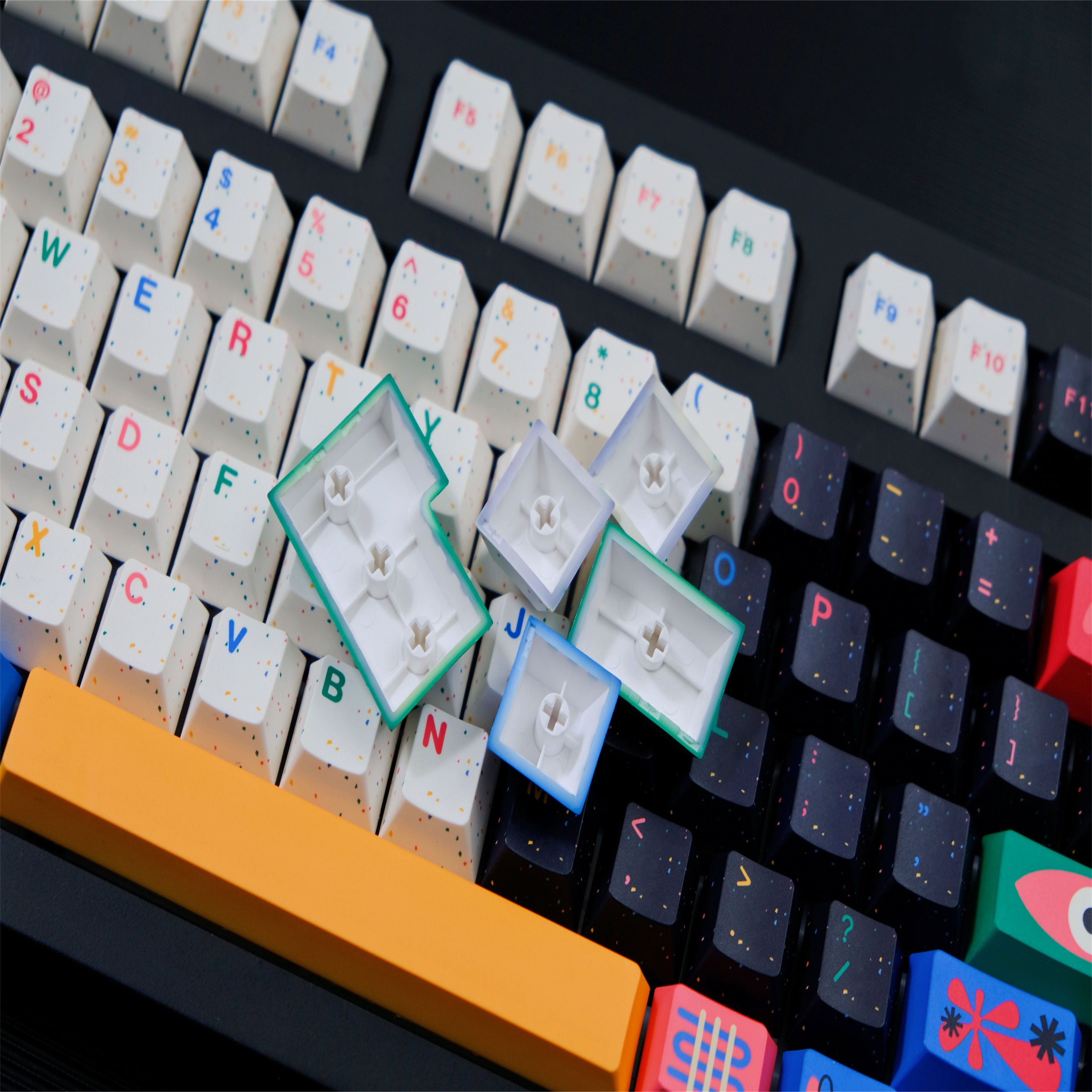 Motif keycaps