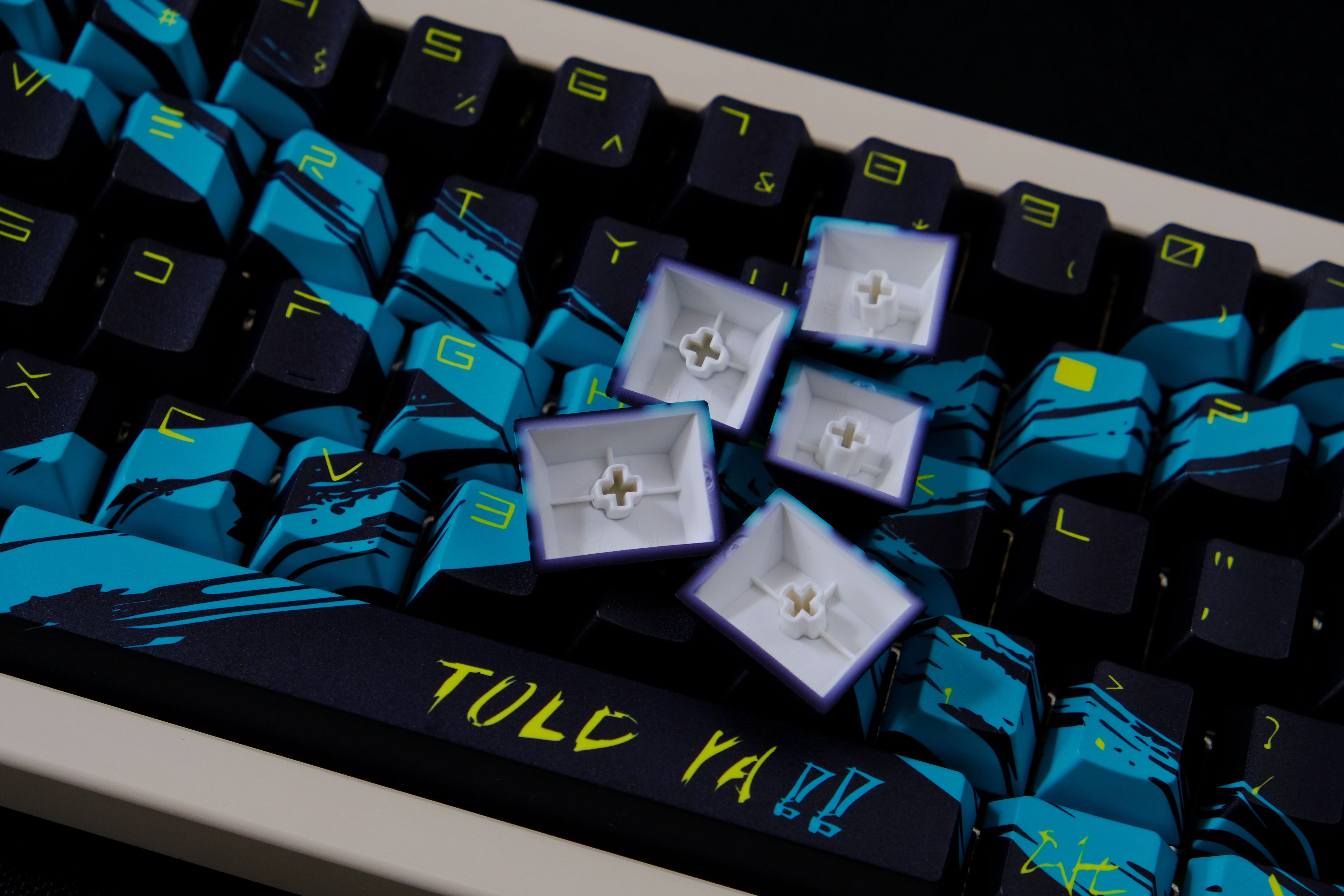 Against invalid Black Blue keycaps